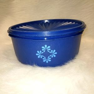 VINTAGE TUPPERWARE  Blue Servalier Canister with fountain emblem, 4" x 7…